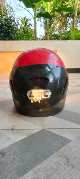 Helm bekas sedang