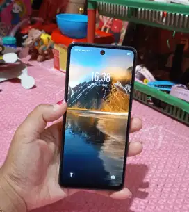 Infinix smart 8 ram 4+4/128!.