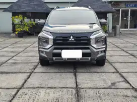 Km 12 rb xpander cross premium package 2023 hijau coklat ( bronze )