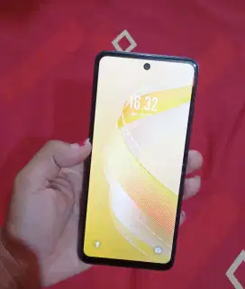 Infinix smart 8 ram 4+4/128!.