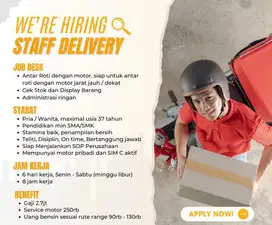 Staff Delivery Antar Roti Pakai Motor