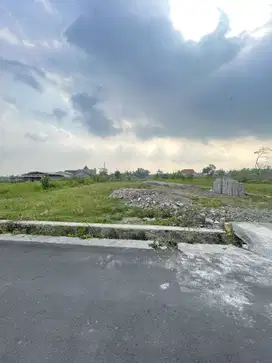 Tanah pekarangan tinggal baliknama di jakal km12. Dkt lapangan klidon