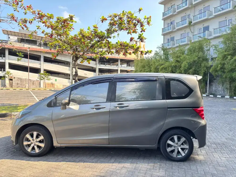 Honda Freed Abu2 Matic Asli Bali.Kondisi Sangat Bagus