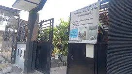 Di kontrakan rumah kost berpenghuni