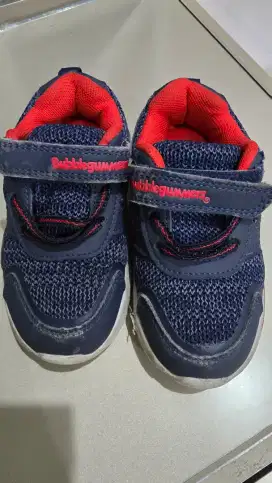 Sepatu bubble gummer untuk anak usia 2th