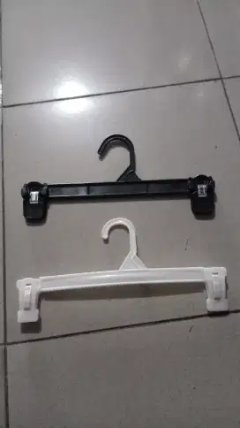 Hanger jepit celana