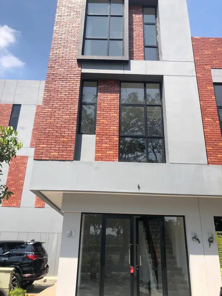 Disewakan Ruko YC Hub BSD Lokasi sangat strategis dipinggir jalan raya