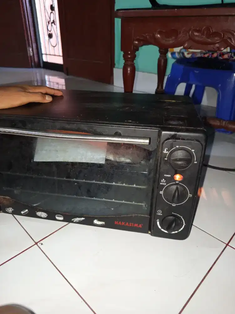 Oven listrik hakasima