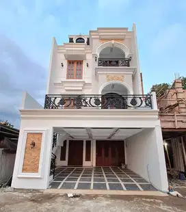 Rumah Mewah Dalam Komplek Di Jagakarsa Raya