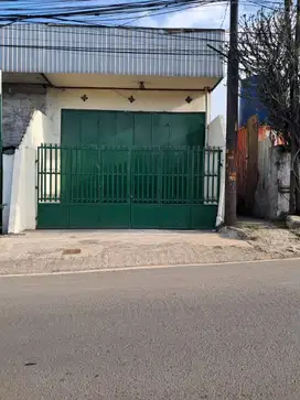 Disewakan kios strategis 5x11 di pinggir jalan raya Gatot Subroto