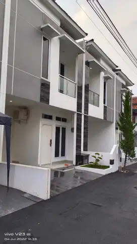 Dijual Rumah Baru 2 lantai di belakang stasiun Jatinegara Jakarta