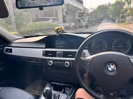 BMW 320i 2009 Bensin