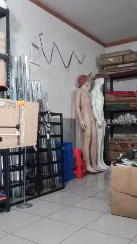 Patung full body cowok