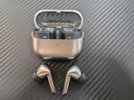 Samsung Galaxy Buds 3 Pro. Masih kaya baru jarang pakai sebab ga cocok