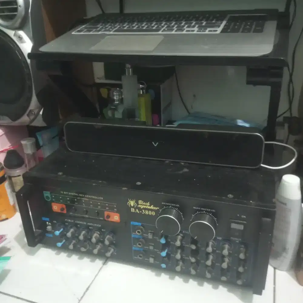 Amplifier dan speaker karaoke