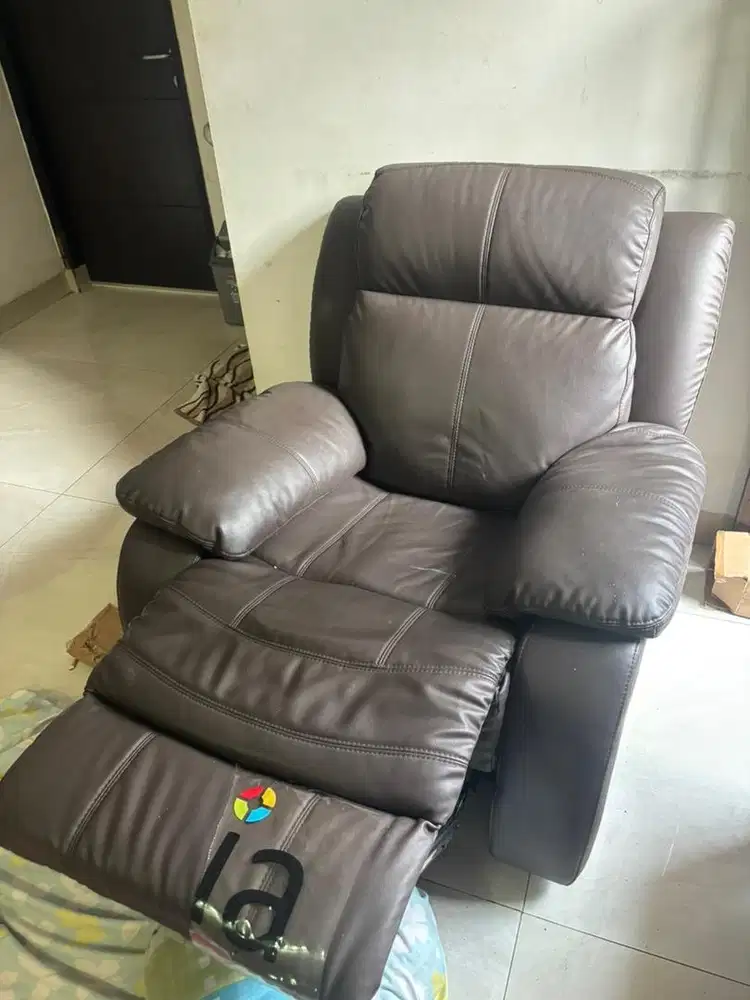 Sofa empuk dari informa dudukan kaki bisa di naikan