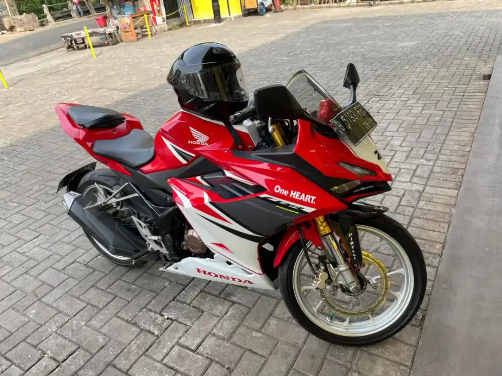 Honda CBR150R ABS special Red