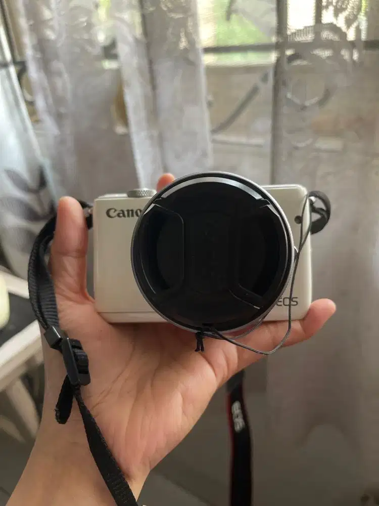 Camera canon EOS M10