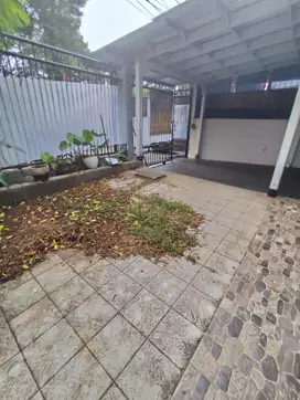 Jual  rumah Tua di sek 5 bintaro Jaya, strategis & bebas banjir