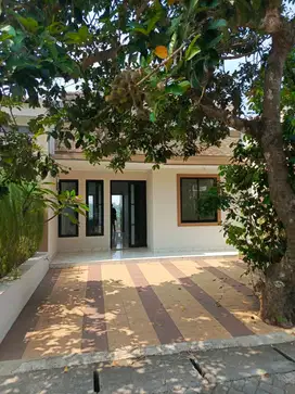 Rumah 2 lantai downslope di pondok cabe udik