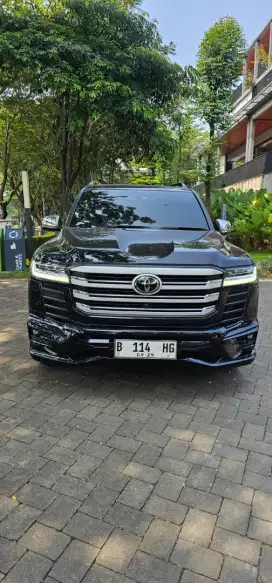 Toyota Land Cruiser LC300 Diesel VXR 2024 Hitam