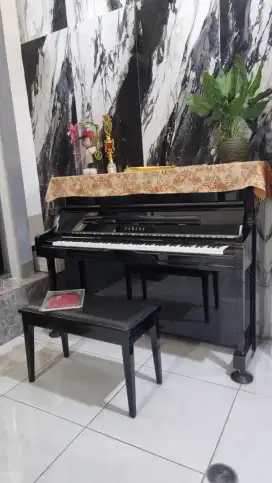 Piano Yamaha tipe U1J.PEC