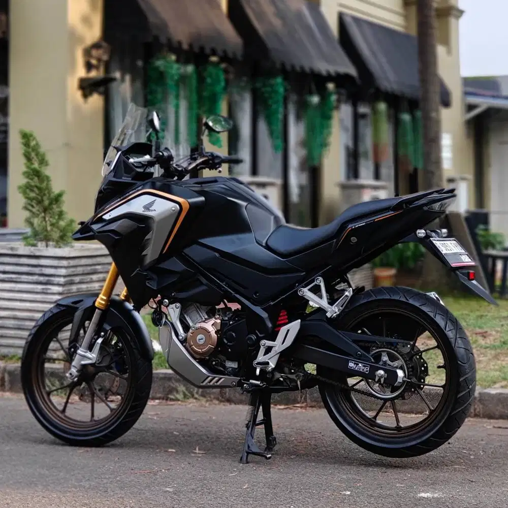 HONDA CB150X HITAM SILVER 2022 KM 8K PAJAK PANJANG SIAP NGEBUT