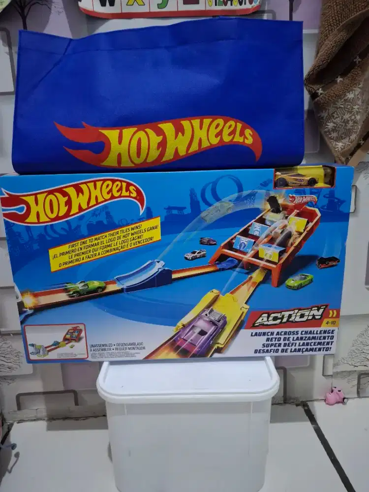 Hot wheels Launch Across Challengs Track Original Mattel