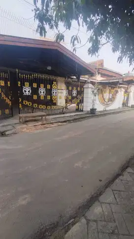 Di Jual / Di Sewakan Cepat Rumah 2 Lantai Cocok Untuk Workshop