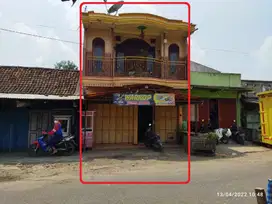 RUMAH DI JALAN PASAR TAPEN, KELURAHAN TAPEN, KUDU JOMBANG