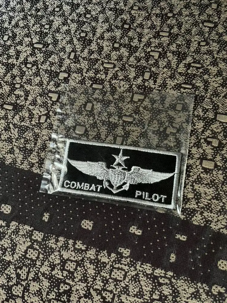 Tag bordir pilot