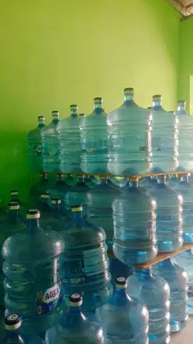 mencari pekerja untuk antar galon