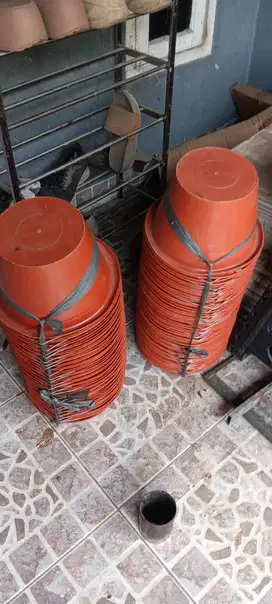 Di jual embar banguan untuk Cor harga satuanya 5,500 ada 100 biji.