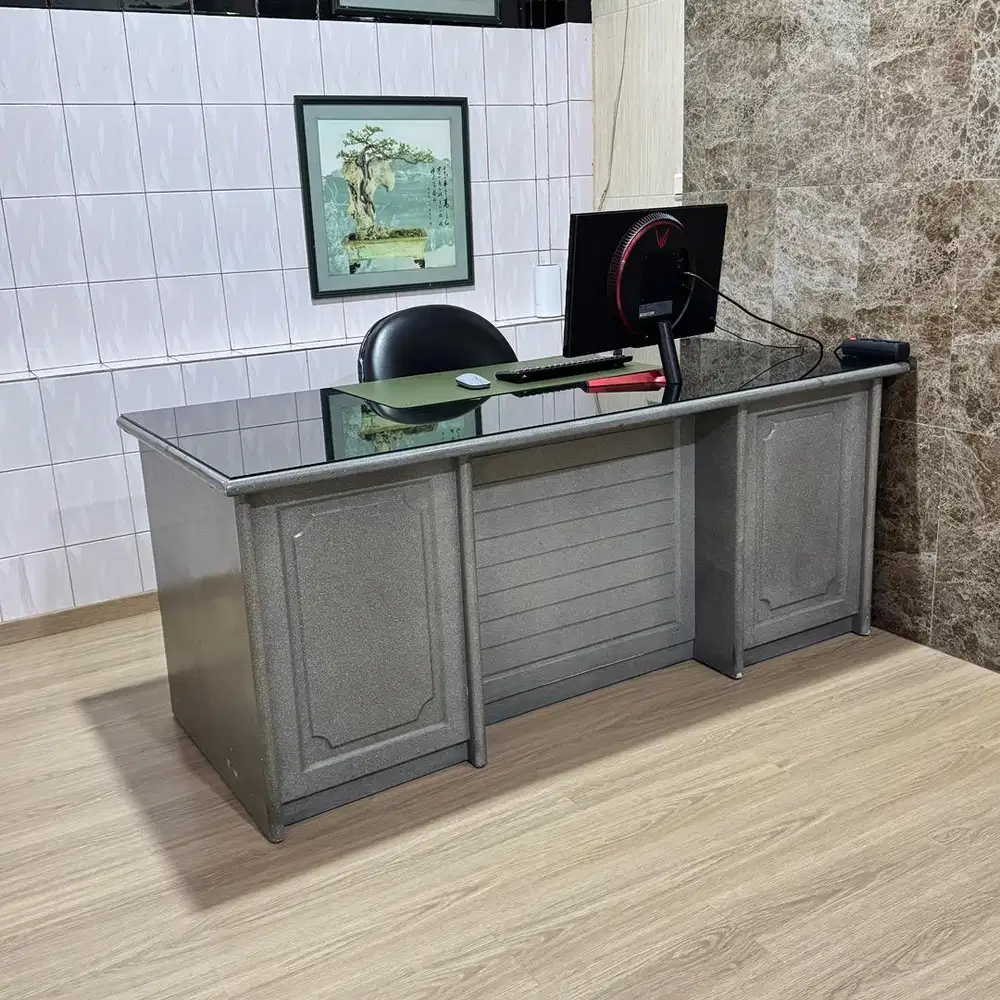 Meja Kantor / Direksi Bagus