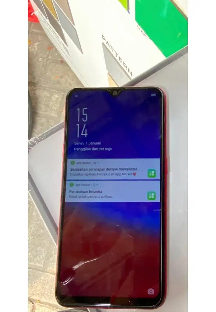HP Oppo a5s warna merah