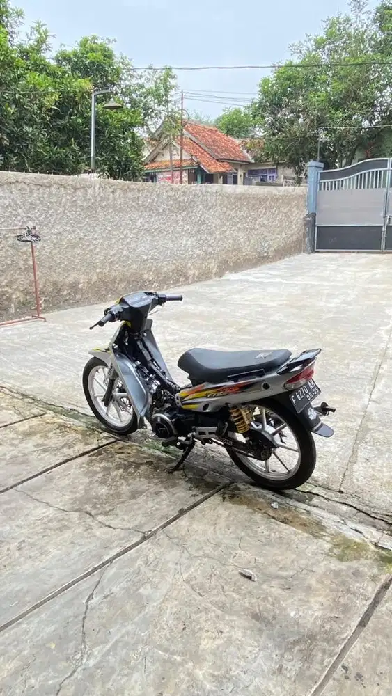 yamaha f1zr 2004