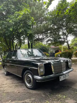 Mercedez Benz Classic W115 220 (BRV dan Tiguan)