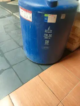Di jual cepat,toren 300 liter,pingwin