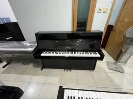 Piano Nieer Hitam