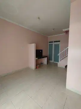 DISEWAKAN RUMAH 2 LANTAI di PARK RESIDENCE