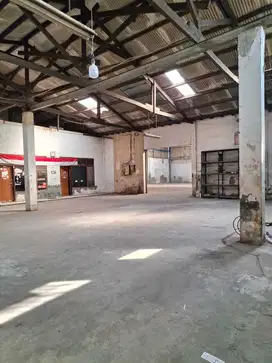 SEWA Gudang siap huni bagus strategis di Jl Jendral sudirman, jamika