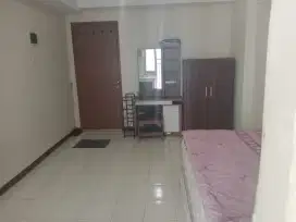 Disewakan apartemen tipe studio semi furnish bersih murah