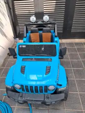 Mobil Aki Anak 4x4