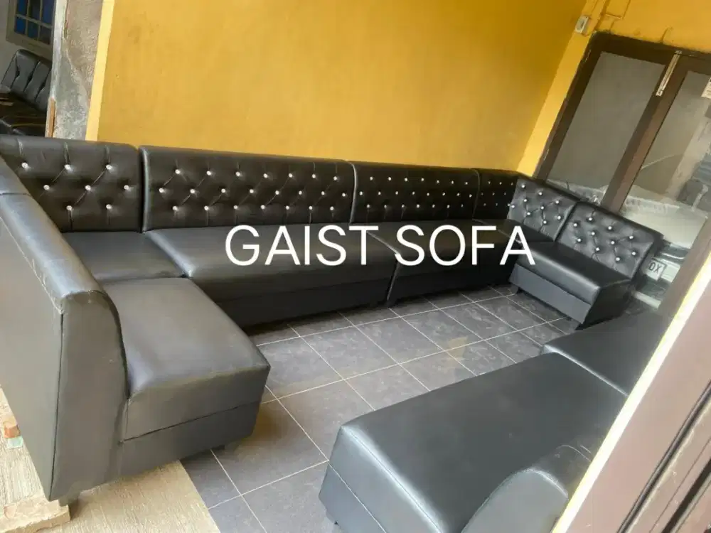 Model sofa karoke letter u warna bisa reques