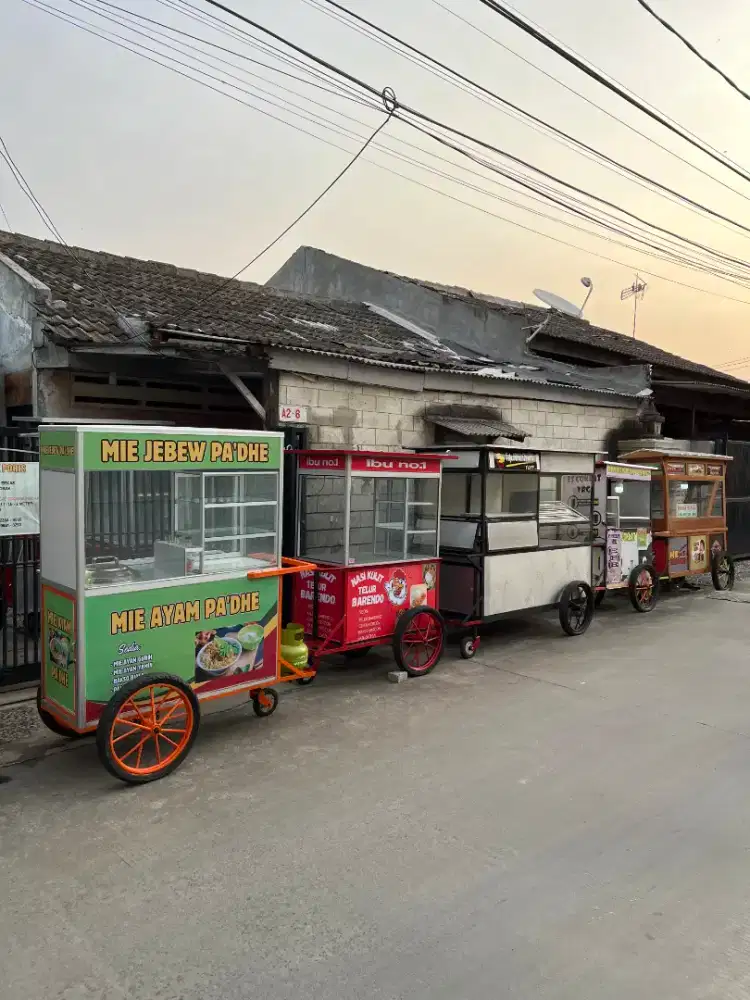 grobak roti bakar/mie ayam/gorengan/tahu kentang crispy/es buah/es teh