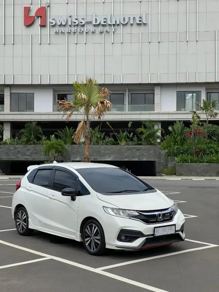 Limited Edition Honda Jazz RS 2018 Matic Putih Super Mulus Siap Pakai