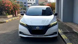 Nissan Leaf EV Two Tone AT White With Black Roof 2023 Like New Record