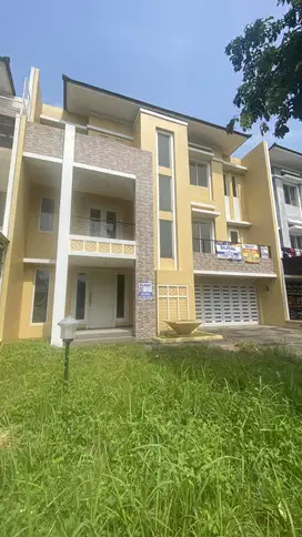 DIJUAL RUMAH 3 LANTAI @ALAM SUTERA TANGERANG LOKASI DEPAN & STRATEGIS