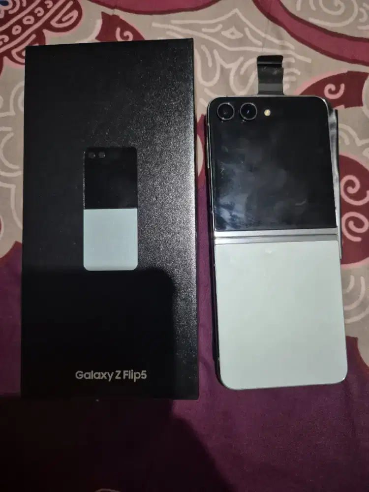 Samsung Z Flip 5 Mulus