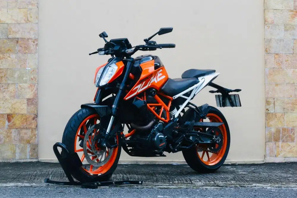 KTM Duke 390 ABS 2023 like new er6n w250 benelli bn600